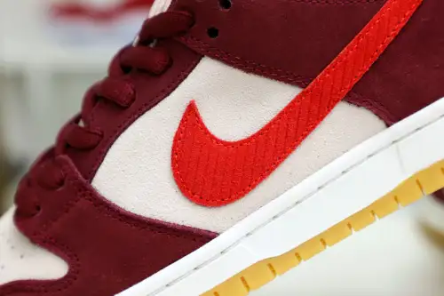 Nike Dunk Sb Low Skate Like A Girl 