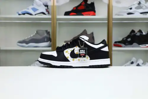 Supreme X Nike Sb Dunk Low 