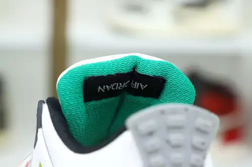 Wmns Air Jordan 4 Retro 