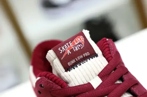 Nike Dunk Sb Low Skate Like A Girl 