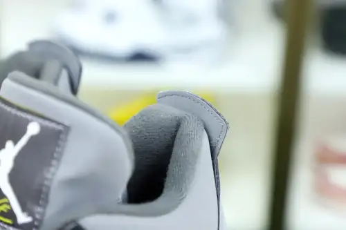 Air Jordan 4 Retro 