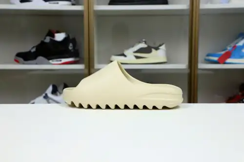 Yeezy Slide 