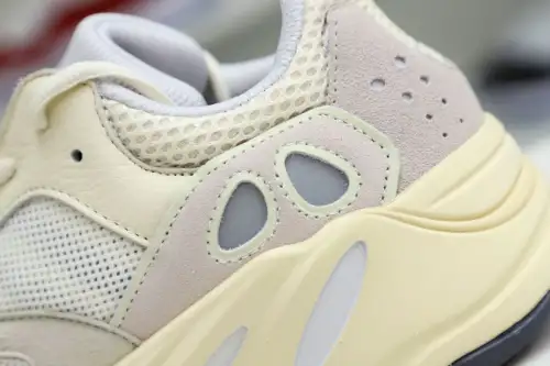Yeezy Boost 700 