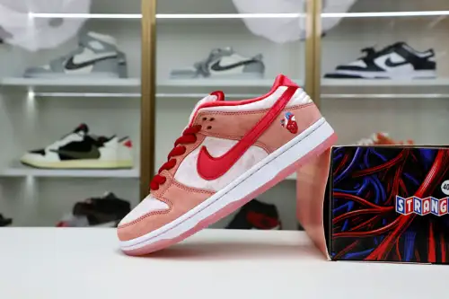 Strangelove X Dunk Low Sb 