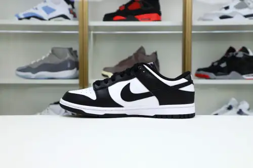Dunk Low Panda 