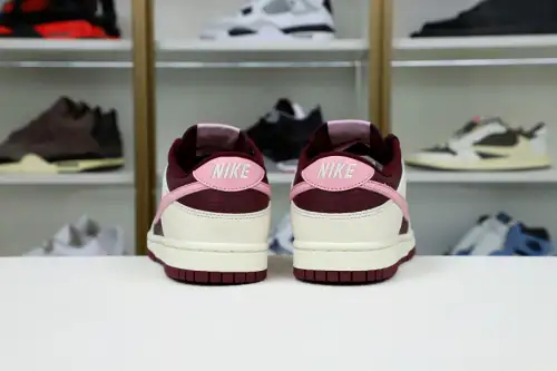 Nike Dunk Low Valentine Day 