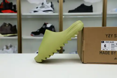 Yeezy Slide 