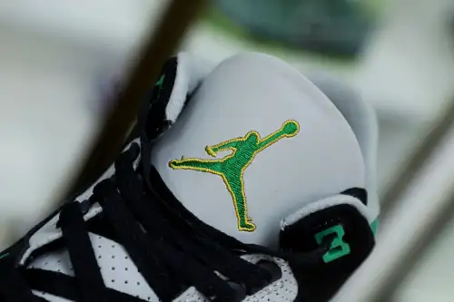 Air Jordan 3 Pine Green 