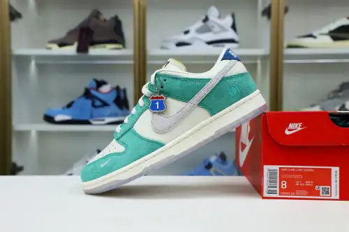 Kasina X Dunk Low 