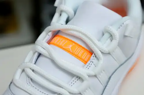 Wmns Air Jordan 11 Retro Low 