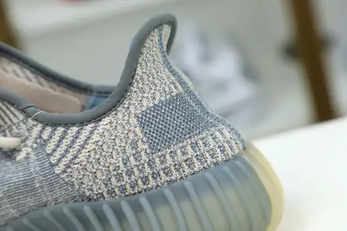 Yeezy Boost 350 V2 