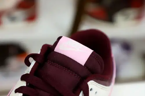 Nike Dunk Low Valentine Day 