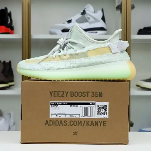 Yeezy Boost 350 V2 
