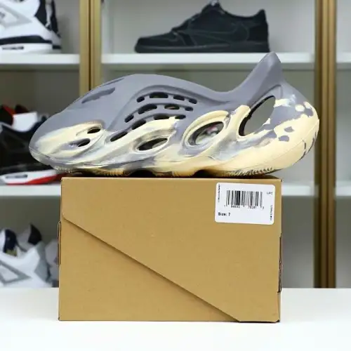 Yeezy Foam Runner 