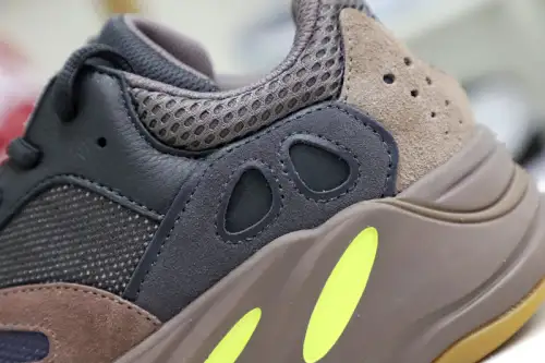 Yeezy Boost 700 