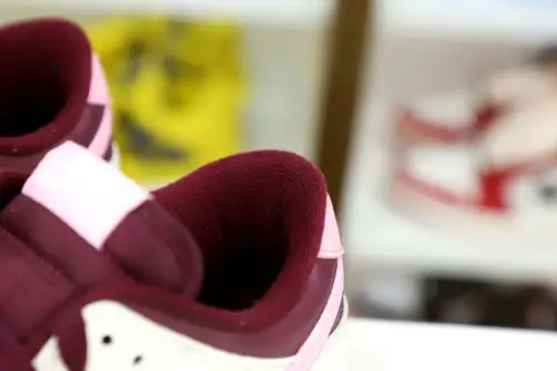 Nike Dunk Low Valentine Day 