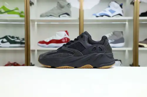 Yeezy Boost 700 
