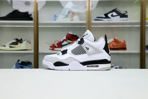 Air Jordan 4 Military Black 