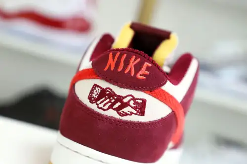 Nike Dunk Sb Low Skate Like A Girl 