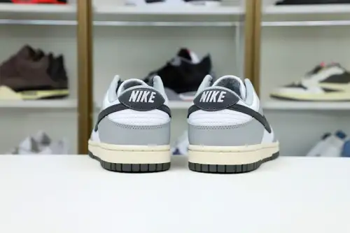 Nike Dunk Low Light Smoke Grey 