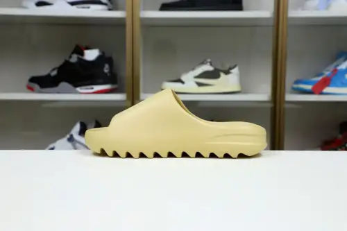 Yeezy Slide 