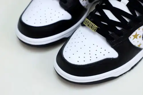 Supreme X Nike Sb Dunk Low 