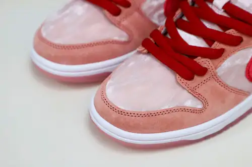 Strangelove X Dunk Low Sb 
