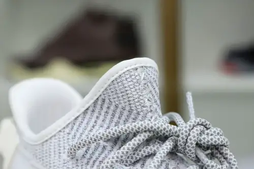 Yeezy Boost 350 V2 