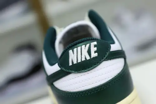Nike Wmns Dunk Low 