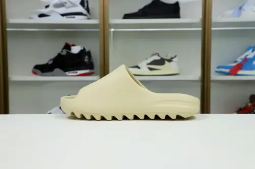 Yeezy Slide 