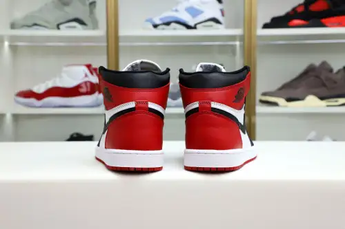 Air Jordan 1 Retro Black Toe (2016) 