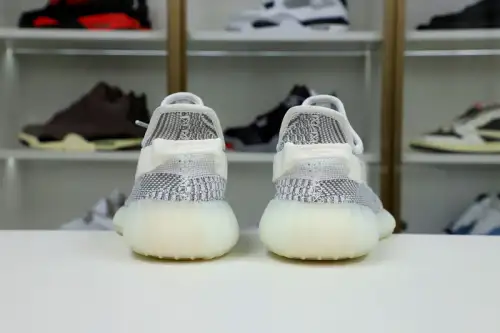Yeezy Boost 350 V2 