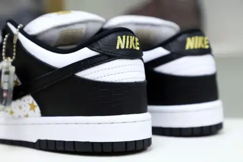 Supreme X Nike Sb Dunk Low 