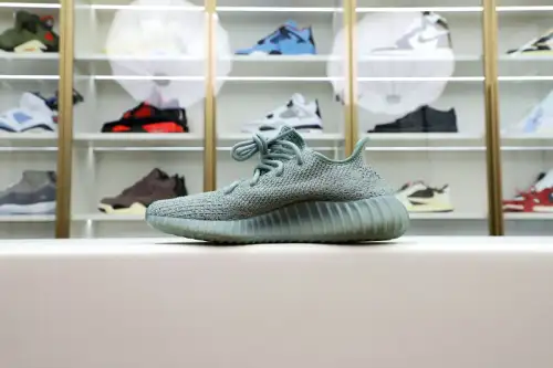 Yeezy Boost 350 V2 