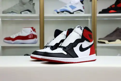 Air Jordan 1 Retro Black Toe (2016) 