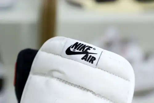 Air Jordan 1 Retro Black Toe (2016) 