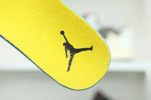 Wmns Air Jordan 4 Retro 