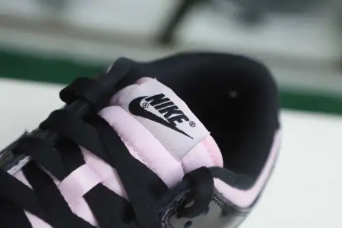 Nike Dunk Low Ess 