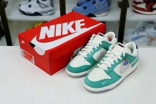 Kasina X Dunk Low 