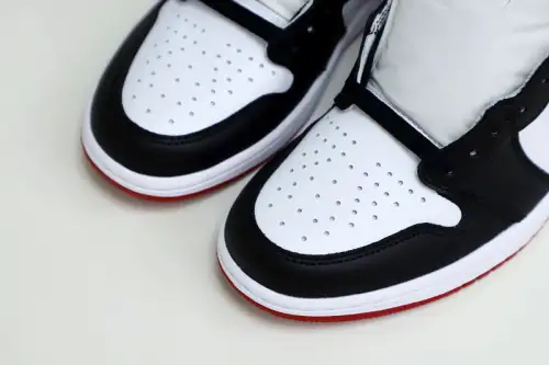 Air Jordan 1 Retro Black Toe (2016) 
