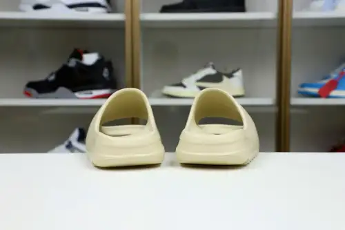 Yeezy Slide 
