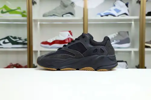 Yeezy Boost 700 