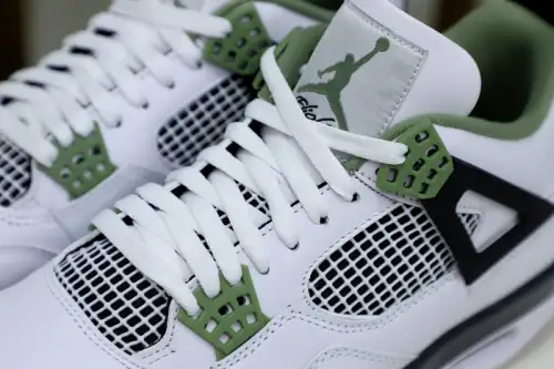 Air Jordan 4 