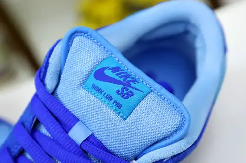 Nike Sb Dunk Low Blue Raspberry 