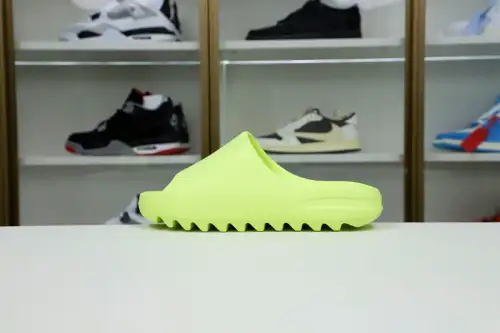 Yeezy Slide 