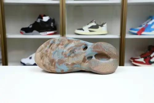 Yeezy Foam Rnnr Mx Sand Grey 