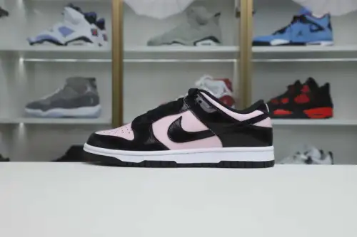 Nike Dunk Low Ess 