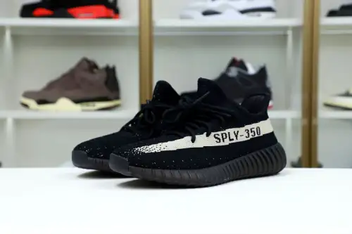 Yeezy Boost 350 V2 