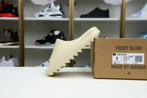 Yeezy Slide 