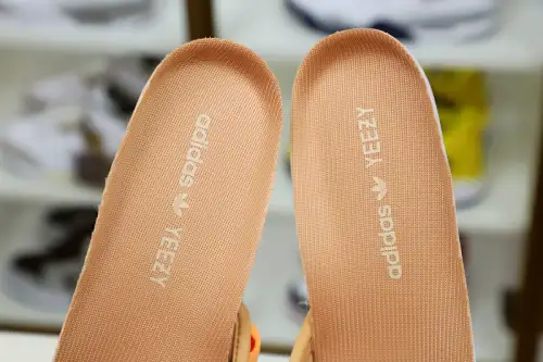 Yeezy Boost 350 V2 